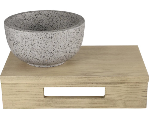 Decoratieve schaal op een houten doos