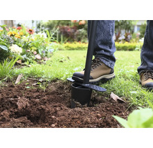 Tuingereedschap voor het planten van bloembollen in de tuin