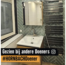 Badkamer met wastafel, spiegel en radiator