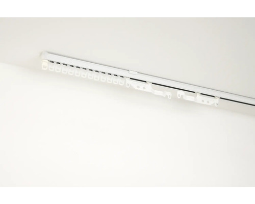 Gordijnrail gemonteerd aan het plafond