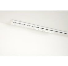 Gordijnrail met accessoires aan plafond gemonteerd