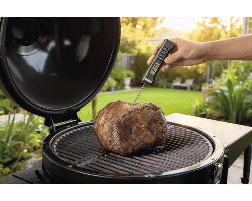 Braadstuk op barbecue met thermometer voor temperatuurcontrole