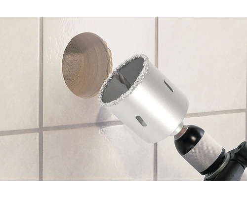 Diamantboor boort gat in tegel