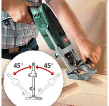 Boormachine die in een houten plank boort met een boormal voor nauwkeurige boorhoeken.