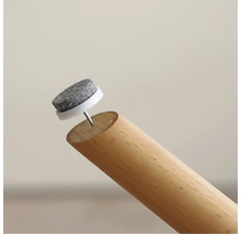 Viltglijder met spijker op een houten poot