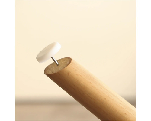 Stoelpootglijder met nagel op houten poot