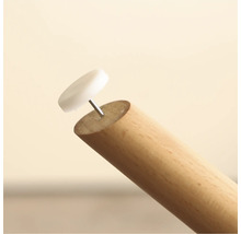 Meubelglijder met spijker op een houten poot