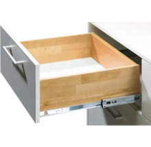 Open lade met houten zijkanten en metalen uittreksysteem