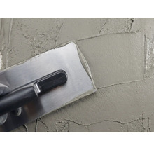 Plamuurmes met aangebrachte pleister