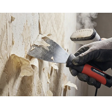 Behang verwijderen met een plamuurmes en stoomapparaat