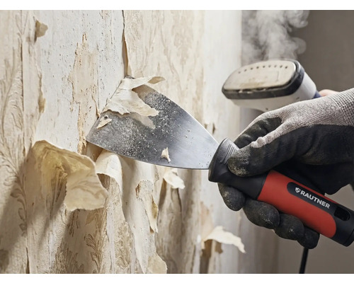 Behang verwijderen met een plamuurmes en stoomapparaat