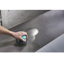 Reiniging van een metalen oppervlak met een reinigingspad