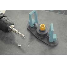 Kernboor met boormachine en geleider