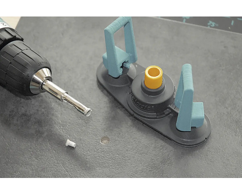 Kernboor met boormachine en geleider