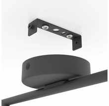 Detailopname van een zwart plafondlamp met bevestigingsmateriaal