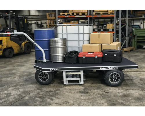 Accu platformwagen met vaten, jerrycan, dozen en gereedschapskisten