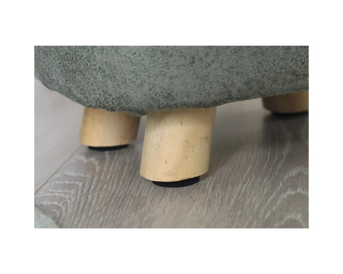 Detailopname van een kruk met houten poten