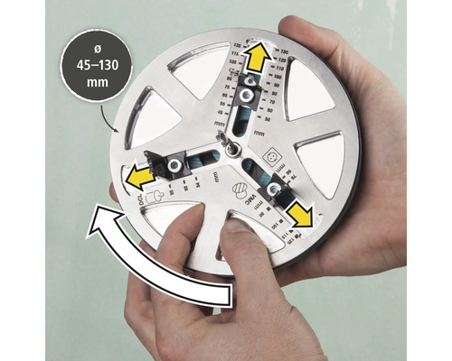 Een gereedschap voor het nauwkeurig aftekenen van boorgaten met een diameter van 45 tot 130 millimeter wordt door twee handen vastgehouden.