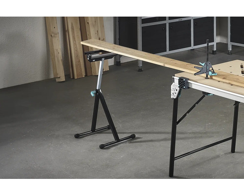 Werkplaatsopstelling met werkbank en materiaaltribune voor houtbewerking