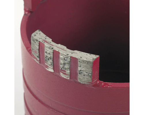 Detailopname van een boorkroon met diamantsegmenten