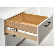 Open lade met uittrekrails in een wit meubelstuk