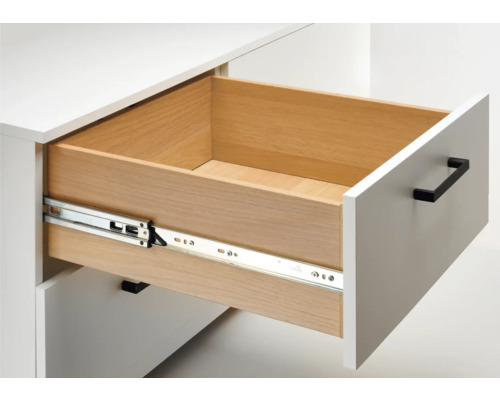 Open lade met uittrekrails in een wit meubelstuk