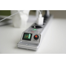 Stekkerdoos met schakelaar en overspanningsbeveiliging