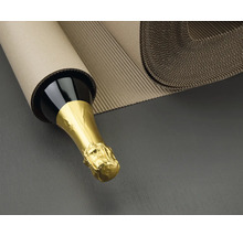 Fles in golfkarton en kartonnen rol