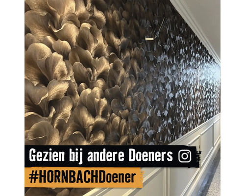 Wanddecoratie met bloemmotief in interieur