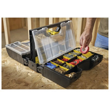 Open zwarte gereedschapskist met transparant deksel en gele vakken met diverse schroeven en bevestigingsmiddelen