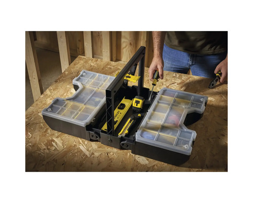 Geopende gereedschapskist met diverse gereedschappen