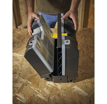 Geopende gereedschapskist met handgrepen