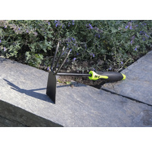 Tuinhacke met drietandige klauw en handvat