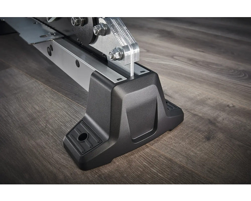 Detailopname van een machinevoet van metaal en kunststof.