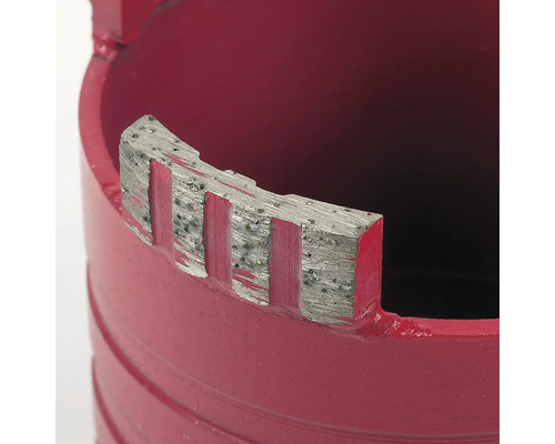 Gedetailleerde opname van een boorkroon met diamantsegmenten voor boormachines