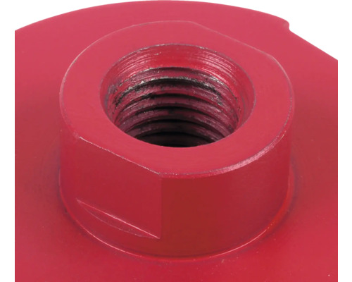 Detailopname van een rood metalen onderdeel met binnendraad voor gereedschapsmontage.