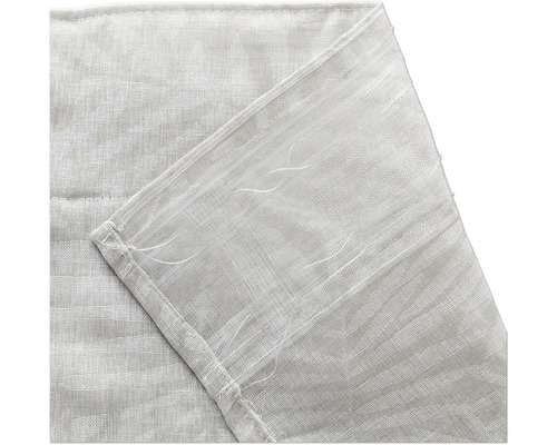 Detailopname van een gordijnstof met aangestikt universeel band voor gordijnhaken.