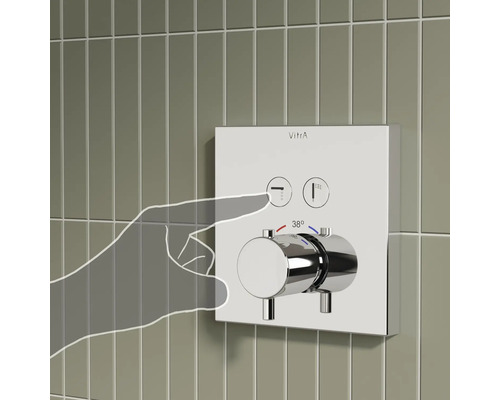 VitrA inbouw thermostaatkraan met vierkante chromen afdekplaat, drukknoppen voor bad en douche en temperatuurregelaar op 38 graden.