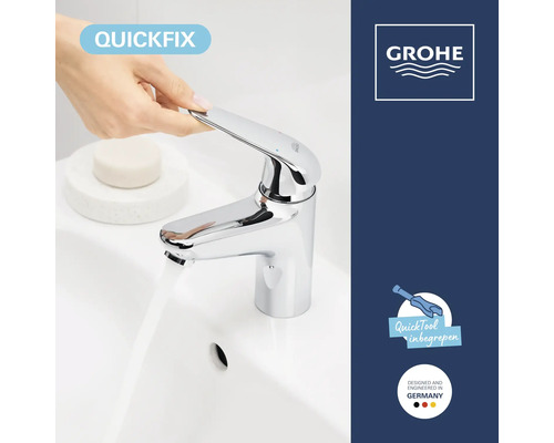 Grohe eengreeps wastafelmengkraan in chroom met QuickFix systeem en meegeleverd montagegereedschap in gebruik op een wastafel