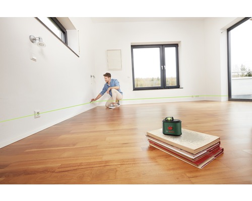 Kamer met laserwaterpas in gebruik voor het markeren van lijnen