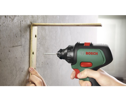 Bosch Logo. Accuboormachine bevestigt een hoek aan een muur