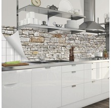 Keukenachterwand met steenmuurmotief in een moderne keuken