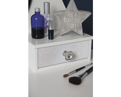 Decoratief stilleven met cosmetica en kaptafel