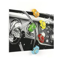 Decoratieve wanddecoratie met oldtimermotief en kleurrijke automagneten