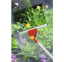 Raamreiniging met raamwisser voor streeploze reinheid