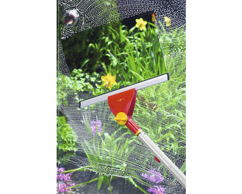 Raamreiniging met raamwisser voor streeploze reinheid