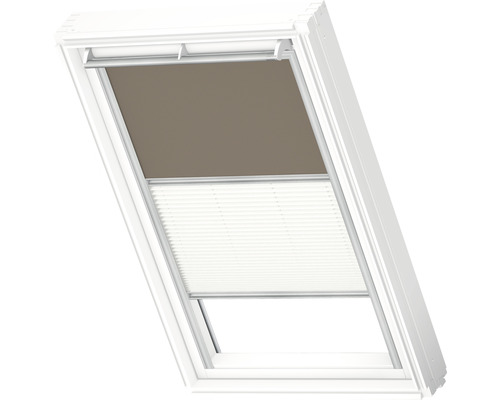 Dakvenster met verduisteringsrolgordijn en plisségordijn