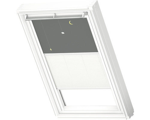 Dakvenster met verduisteringsgordijn en plisségordijn