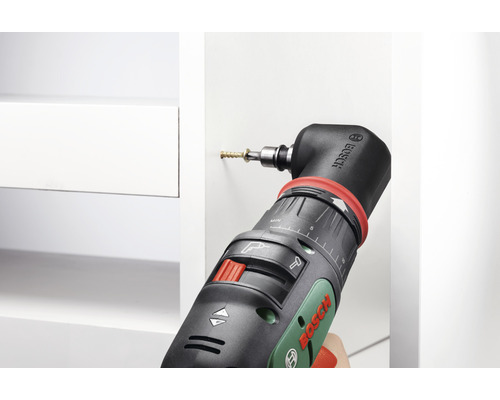 Bosch logo. Accuboormachine met hoekstuk schroeft in een wit meubelstuk.