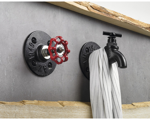 Wandgarderobe met kraan en handdoek